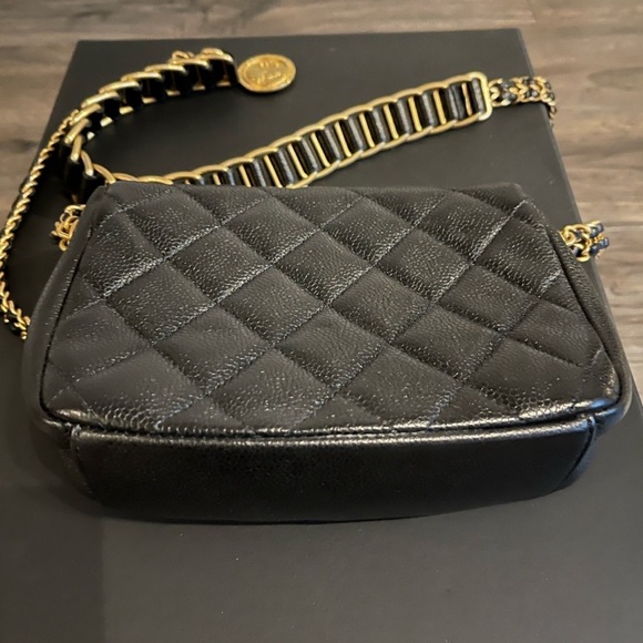 Chanel medallion crossbody bag - Picture 5 of 6